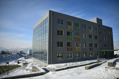 Шархад, Баянхошуунд тус бүр 110 айлын ногоон орон сууцыг ашиглалтад орууллаа