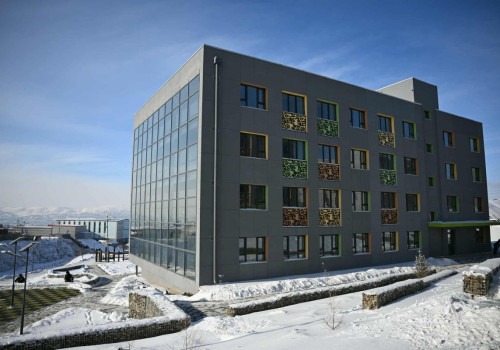 Шархад, Баянхошуунд тус бүр 110 айлын ногоон орон сууцыг ашиглалтад орууллаа