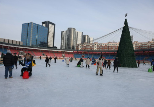 Төв цэнгэлдэх хүрээлэнд “Мөрөөдлийн мөсөн цэнгэлдэх–2025” арга хэмжээ үргэлжилж байна