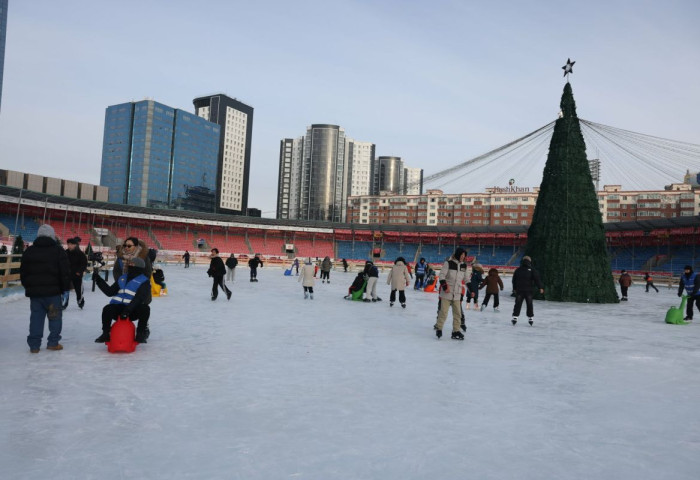 Төв цэнгэлдэх хүрээлэнд “Мөрөөдлийн мөсөн цэнгэлдэх–2025” арга хэмжээ үргэлжилж байна