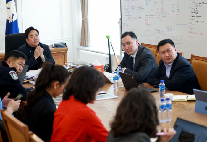 А.Баяр: Хурд хэтрүүлсний улмаас гарч буй зам тээврийн ослыг бууруулах хүрээнд хурдны стандарт боловсруулаад байна