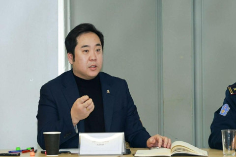 ГЭР ХОРООЛЛЫН “ХАР ЦЭГ”-ҮҮДИЙГ КАМЕРЖУУЛАХ ХҮРЭЭНД НИЙСЛЭЛИЙН ЕСӨН ДҮҮРГИЙН ИТХ-ЫН ДАРГА НАРТАЙ УУЛЗЛАА