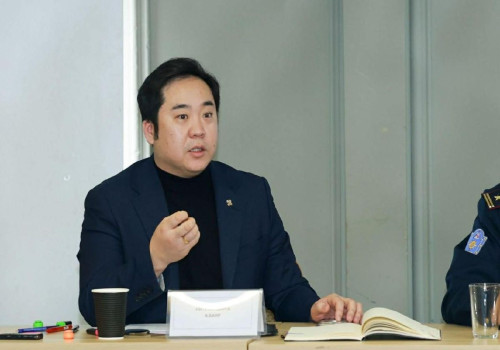 ГЭР ХОРООЛЛЫН “ХАР ЦЭГ”-ҮҮДИЙГ КАМЕРЖУУЛАХ ХҮРЭЭНД НИЙСЛЭЛИЙН ЕСӨН ДҮҮРГИЙН ИТХ-ЫН ДАРГА НАРТАЙ УУЛЗЛАА