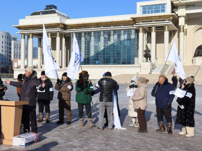 Мал эмнэлгийн салбарыг төр засаг анхаарах цаг болсныг Малын эмч нар сануулан жагсаж байна