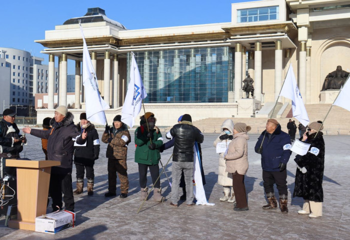 Мал эмнэлгийн салбарыг төр засаг анхаарах цаг болсныг Малын эмч нар сануулан жагсаж байна