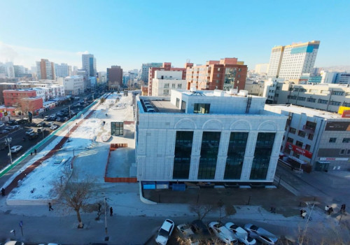 Архитектурын орчин үеийн шийдлийг үндэсний хэв маягтай хослуулсан “Урт цагаан” үйлчилгээний төвийг улсын комисс хүлээн авлаа