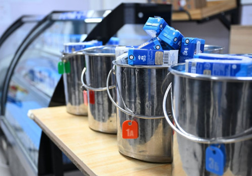 “Сүүн дархлаа” хөтөлбөрийг өргөжүүлэн нийслэлийн ерөнхий боловсролын сургуулийн 189,600 хүүхдэд сүү өгч эхэллээ