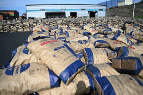 Нийслэлийн айл өрхийн халаалтад хэрэглэж байгаа хагас коксон түлшний татан авалт тутамд лабораторийн шинжилгээ тогтмол хийж байна