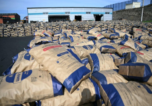 Нийслэлийн айл өрхийн халаалтад хэрэглэж байгаа хагас коксон түлшний татан авалт тутамд лабораторийн шинжилгээ тогтмол хийж байна