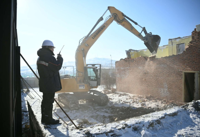 “Сэлбэ 20 минутын хот” төслийн газар чөлөөлөлтөөр өндөр төвөгшилтэй объектыг буулгаж, нураах ажлыг эхлүүллээ