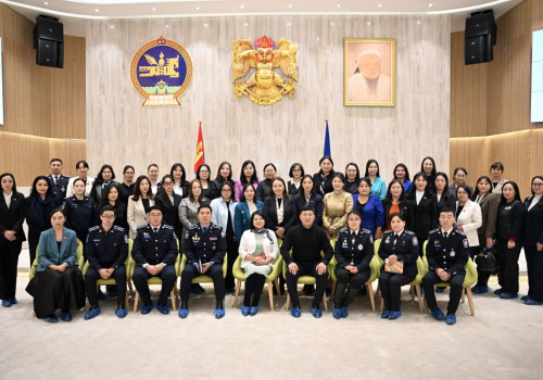 Нийслэл, дүүргийн эмэгтэй төлөөлөгчид хүүхэд хамгааллын асуудлаар уулзлаа