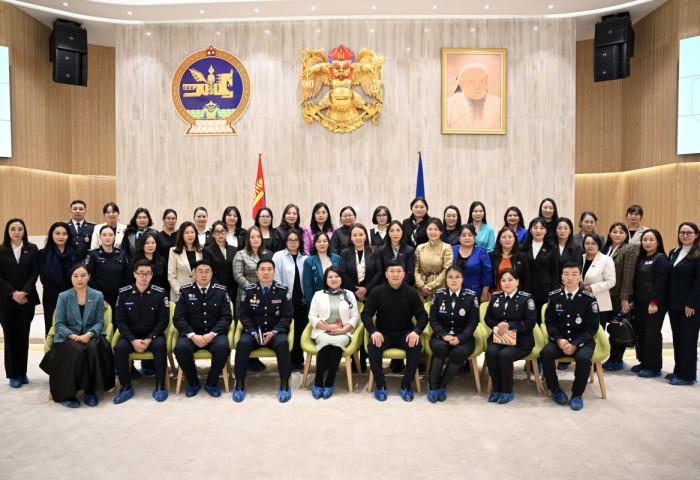 Нийслэл, дүүргийн эмэгтэй төлөөлөгчид хүүхэд хамгааллын асуудлаар уулзлаа