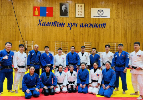 Монголын жүдочид Парисыг зорилоо