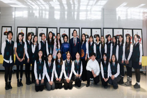 Ерөнхий боловсролын 34 дүгээр сургуулийн багш, сурагчид НИТХ-ын танхимд “Монгол өв соёл” бийрийн бүтээлийн үзэсгэлэнгээ дэлгэлээ