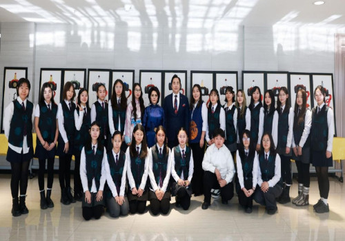 Ерөнхий боловсролын 34 дүгээр сургуулийн багш, сурагчид НИТХ-ын танхимд “Монгол өв соёл” бийрийн бүтээлийн үзэсгэлэнгээ дэлгэлээ