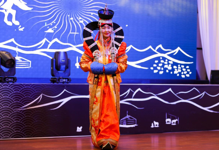 Гал морин жилийн үндэсний хувцасны загварын чиг хандлагыг тодорхойлох “Минимал дээл“ шоу боллоо