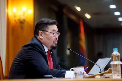 Монгол Улсын дархан хилийн зурваст газарт 34,227 га газар олгосон өмнөх Засгийн газрын хууль бус тогтоолыг хүчингүй болголоо