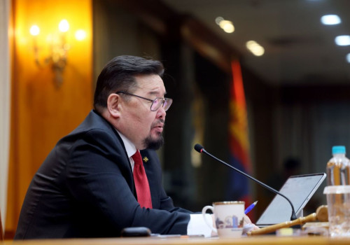 Монгол Улсын дархан хилийн зурваст газарт 34,227 га газар олгосон өмнөх Засгийн газрын хууль бус тогтоолыг хүчингүй болголоо