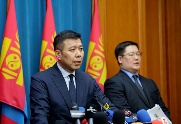 Гашуунсухайт боомтод хууль бусаар газар эзэмшиж, төрийн мэдлийн зам ашиглаж байсан “Смарт Эко Транс” компанитай холбоотой тогтоолыг хүчингүй болгоно