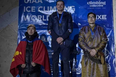 Мөсөнд авиралтын дэлхийн цомоос Ч.Мандахбаяр мөнгө, Н.Хэрлэн хүрэл медаль хүртэв