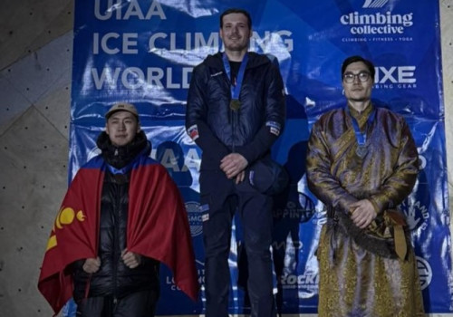 Мөсөнд авиралтын дэлхийн цомоос Ч.Мандахбаяр мөнгө, Н.Хэрлэн хүрэл медаль хүртэв