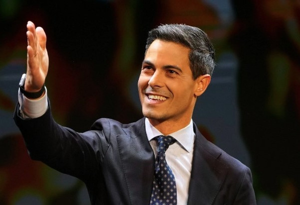 Нидерландын түүхэн дэх хамгийн залуу Ерөнхий сайд тангаргаа өргөжээ