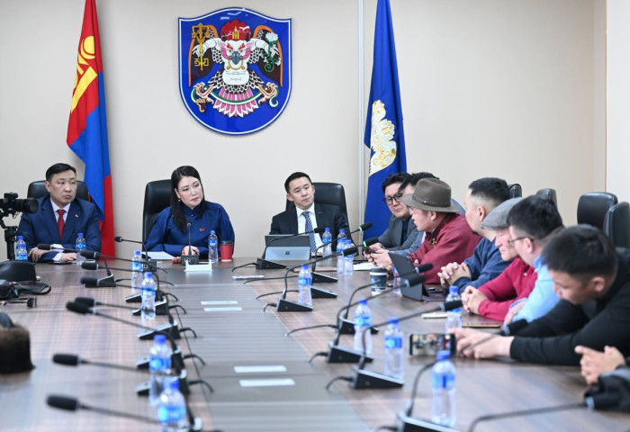 Өв соёлоо хамгаалж, морин уралдааныг нэгдсэн стандарттай болгох асуудлаар уяачдын төлөөлөлтэй уулзлаа