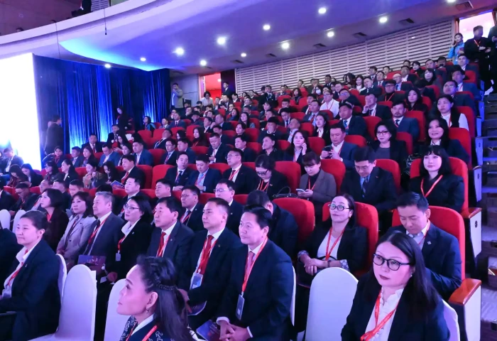 Монгол Ардын намын Бага хурлын салбар хуралдаанууд үргэлжилж байна