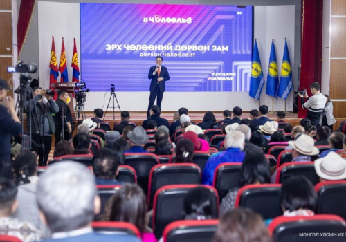 УИХ-ын дарга Н.Учрал тэргүүтэй гишүүд, сайд нар төвийн болон хойд бүсийн 2100 гаруй иргэнтэй уулзлаа