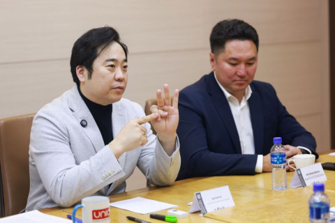 НИТХ-ын дарга А.Баяр  ХБНГУ-ын эмнэлгийн эрүүл ахуйн нийгэмлэг (DGKH)-ийн дэд ерөнхийлөгч, профессор Вальтер Поппыг хүлээн авч уулзлаа