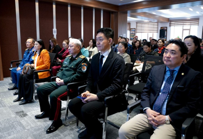 Гамшгаас хамгаалах мэдлэг ойлголт өгөх “Боосай карт” тоглоомыг хүлээлгэн өглөө