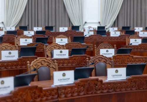 “Төрийг гацаасан улс төрчид: Ард түмэн хэзээ хариуцлага нэхэх вэ?”