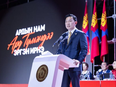 Н.Учрал өөрөө Ерөнхий сайд болж, төрийн ажлаа урагшлуулж, намын гишүүдээ удирдан чиглүүлж ажилла...