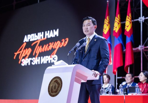 Н.Учрал өөрөө Ерөнхий сайд болж, төрийн ажлаа урагшлуулж, намын гишүүдээ удирдан чиглүүлж ажилла...