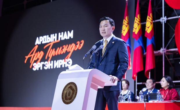 Н.Учрал өөрөө Ерөнхий сайд болж, төрийн ажлаа урагшлуулж, намын гишүүдээ удирдан чиглүүлж ажилла...