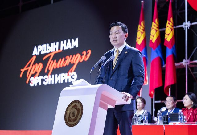 Н.Учрал өөрөө Ерөнхий сайд болж, төрийн ажлаа урагшлуулж, намын гишүүдээ удирдан чиглүүлж ажилла...