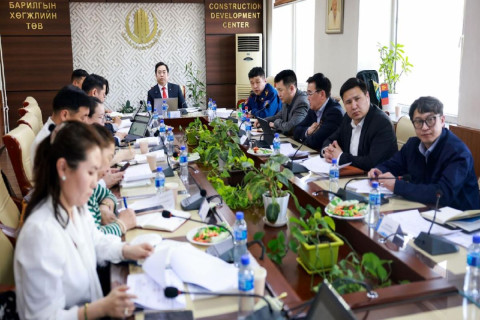 НИТХ-ЫН ДАРГА А.БАЯР БАРИЛГЫН ДУЛААЛГЫН МАТЕРИАЛЫН ЧАНАР, СТАНДАРТЫГ САЙЖРУУЛАХ ТАЛААР ХОЛБОГДОХ АЖЛЫН ХЭСГИЙН БҮРЭЛДЭХҮҮНД ҮҮРЭГ ӨГЛӨӨ