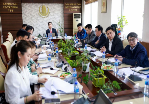 НИТХ-ЫН ДАРГА А.БАЯР БАРИЛГЫН ДУЛААЛГЫН МАТЕРИАЛЫН ЧАНАР, СТАНДАРТЫГ САЙЖРУУЛАХ ТАЛААР ХОЛБОГДОХ АЖЛЫН ХЭСГИЙН БҮРЭЛДЭХҮҮНД ҮҮРЭГ ӨГЛӨӨ