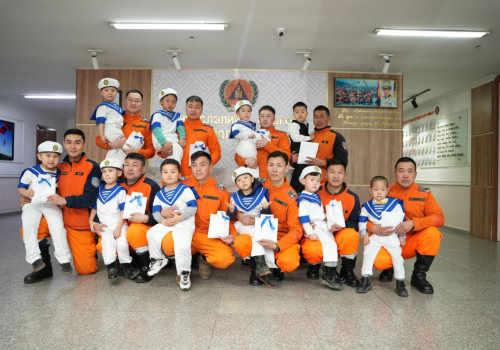 Цэцэрлэгийн ахлах ангийн сурагчид аврагчдын ажил, мэргэжилтэй танилцаж, дадлага сургуульд хамрагдлаа