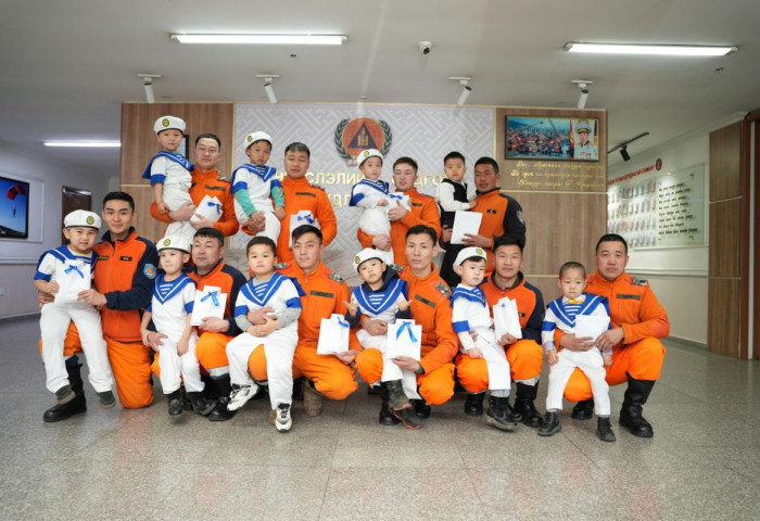 Цэцэрлэгийн ахлах ангийн сурагчид аврагчдын ажил, мэргэжилтэй танилцаж, дадлага сургуульд хамрагдлаа