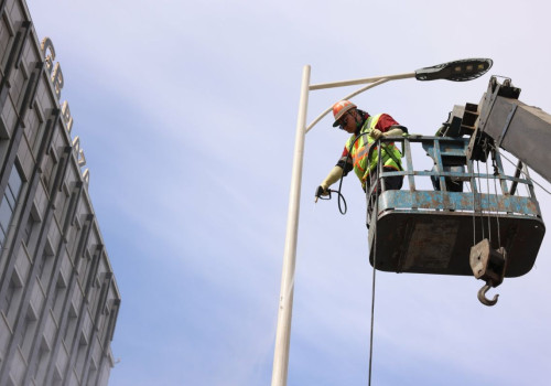 Гэрэлтүүлгийн ил задгай кабель, тагийг засварлах солих, угаах ажил үргэлжилж байна