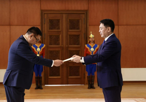 Киргиз Улсын Элчин сайд Итгэмжлэх жуух бичгээ өргөн барилаа