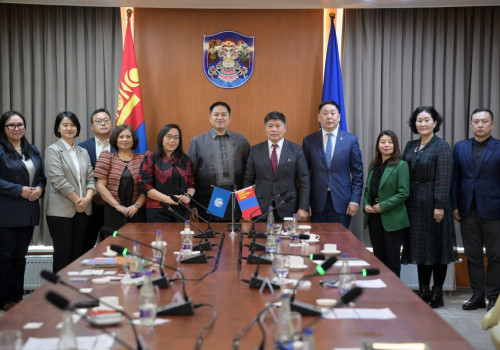 Хотын дарга Х.Нямбаатар англи хэлний багш нарын ур чадвар, хүртээмжийг сайжруулах зорилгоор Филиппин улсын боловсролын байгууллагын төлөөлөлтэй уулзлаа