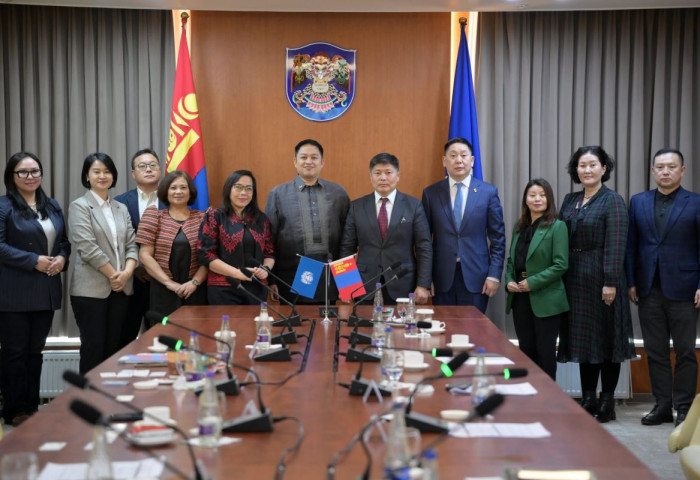 Хотын дарга Х.Нямбаатар англи хэлний багш нарын ур чадвар, хүртээмжийг сайжруулах зорилгоор Филиппин улсын боловсролын байгууллагын төлөөлөлтэй уулзлаа