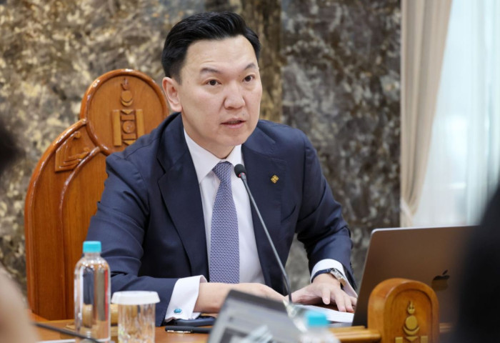 Ерөнхий сайд Н.Учрал эхний шийдвэрээрээ 12100 компанийн дансыг нээлээ