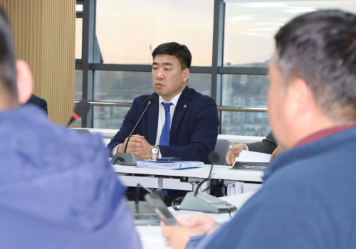 ХХААХҮ-ийн сайд Ц.Идэрбат: Тариаланчдын урамшуулал, шатахууны хангамж, зээлийн “Хар жагсаалт“-ыг шийдвэрлэж, хөнгөлөлттэй зээлийг шуурхай олгоно