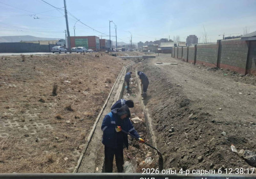 Үерийн хамгаалалтын далан, сувгийн цэвэрлэгээг тогтмол хийж байна