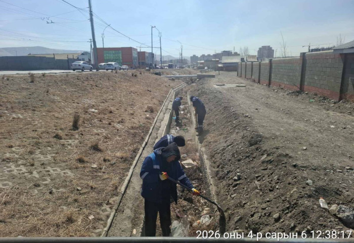 Үерийн хамгаалалтын далан, сувгийн цэвэрлэгээг тогтмол хийж байна