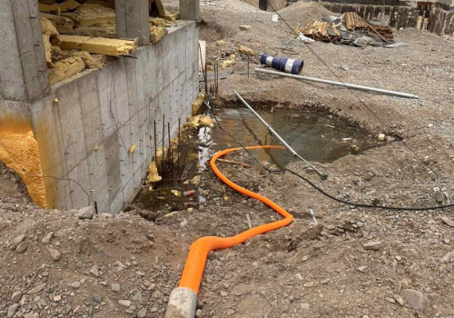 Дунд гол руу техникийн бохирдолтой хөрсний усаа шавхсан “Лонсин Монголиа” ХХК-ийн зөрчлийг илрүүлж, таслан зогсоолоо