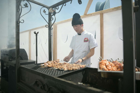 “UB food festival” олон улсын хоолны өдөрлөгт 30 аж ахуйн нэгж 18 үндэстний хоол, зуушаар үйлчилж байна